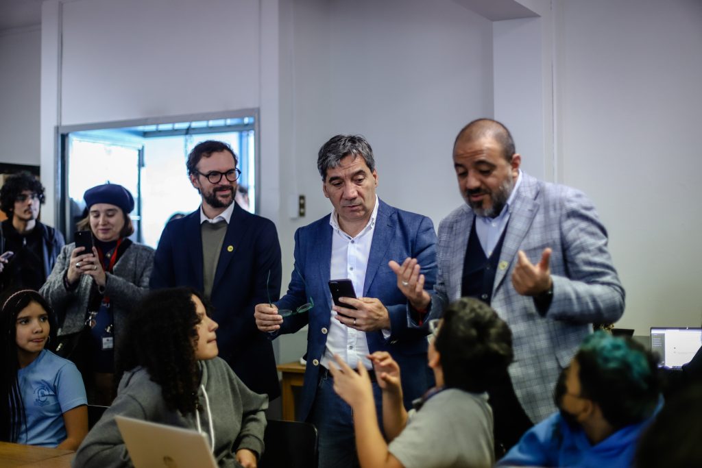 Alcalde Durán junto a ministro Ávila y Martín Cáceres, director del Centro de Innovación del Mineduc.